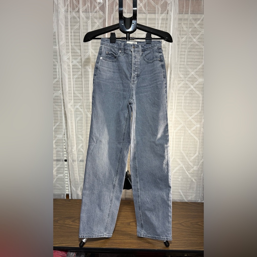 Universal Thread Women's 2/R StraightLeg Jeans in Light Gray 26”waist 29”inseam